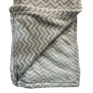 Circo Throw Gray Chevron Pattern 60”" x 45”Polyester Soft & Cozy 19b